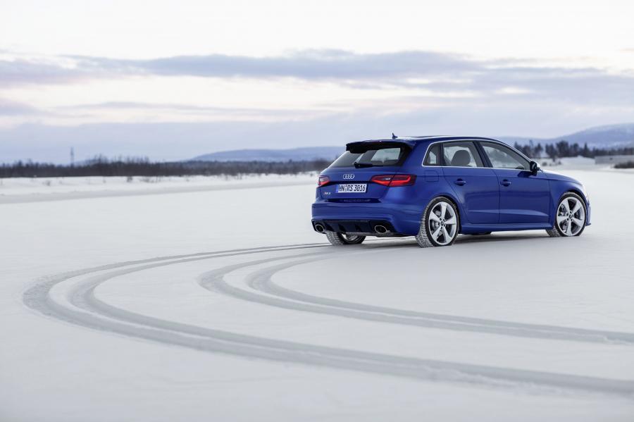  Audi RS3 Sportback 2015 года  (WW) (фото 27 из 38)
